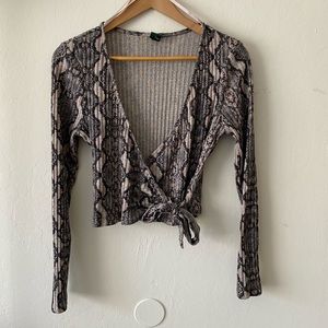 Tie front snake print top 🤎
